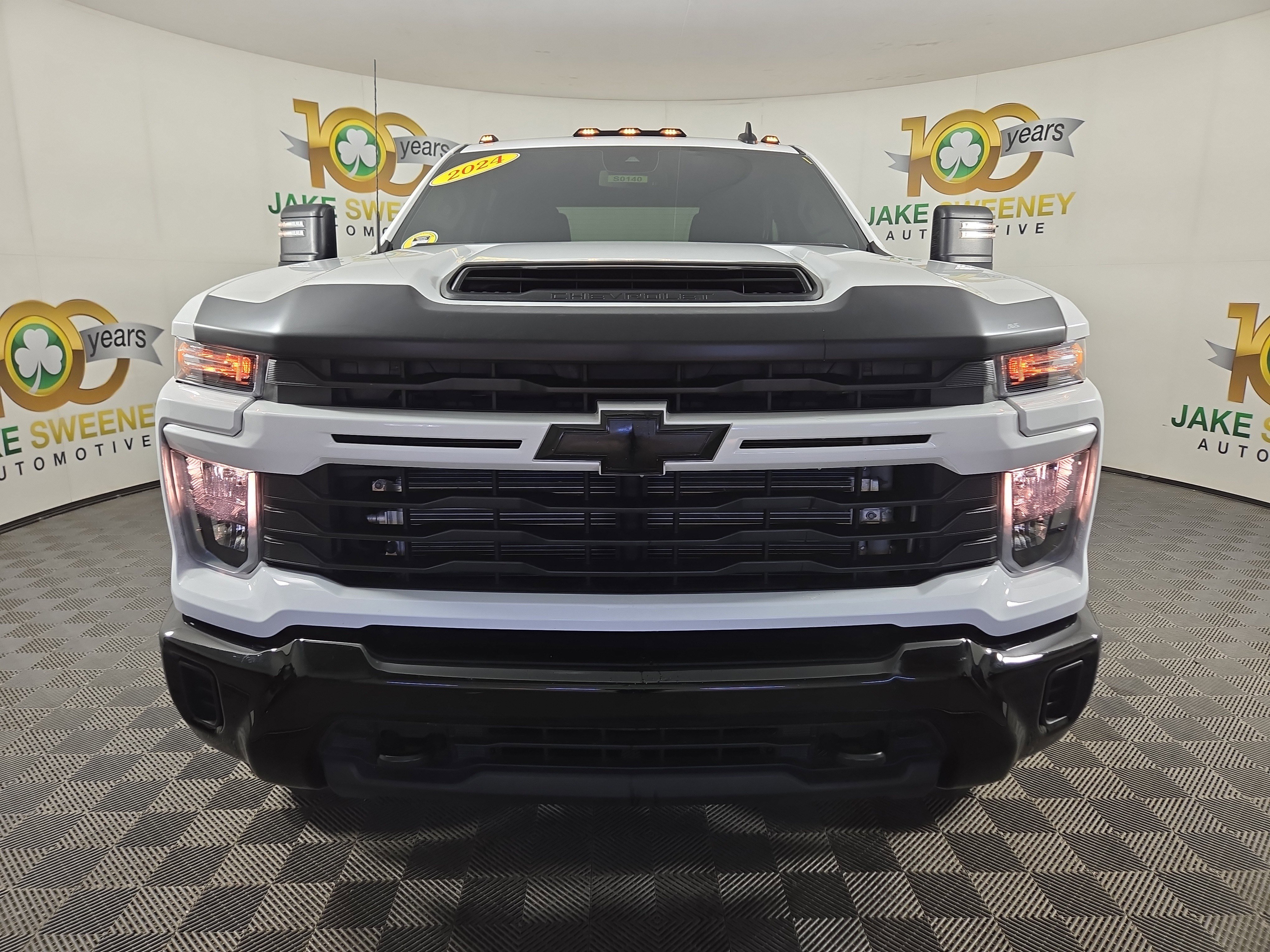 Used 2024 Chevrolet Silverado 2500 Custom w/ Custom Value Package image 2