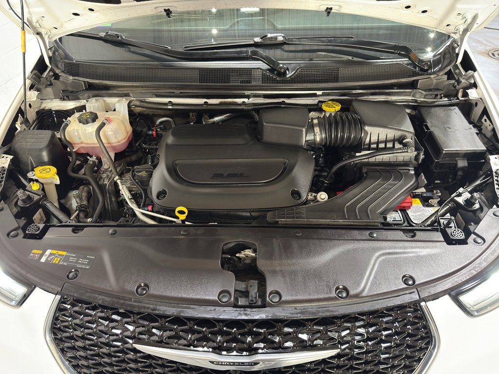 Used 2024 Chrysler Pacifica Touring-L image 36