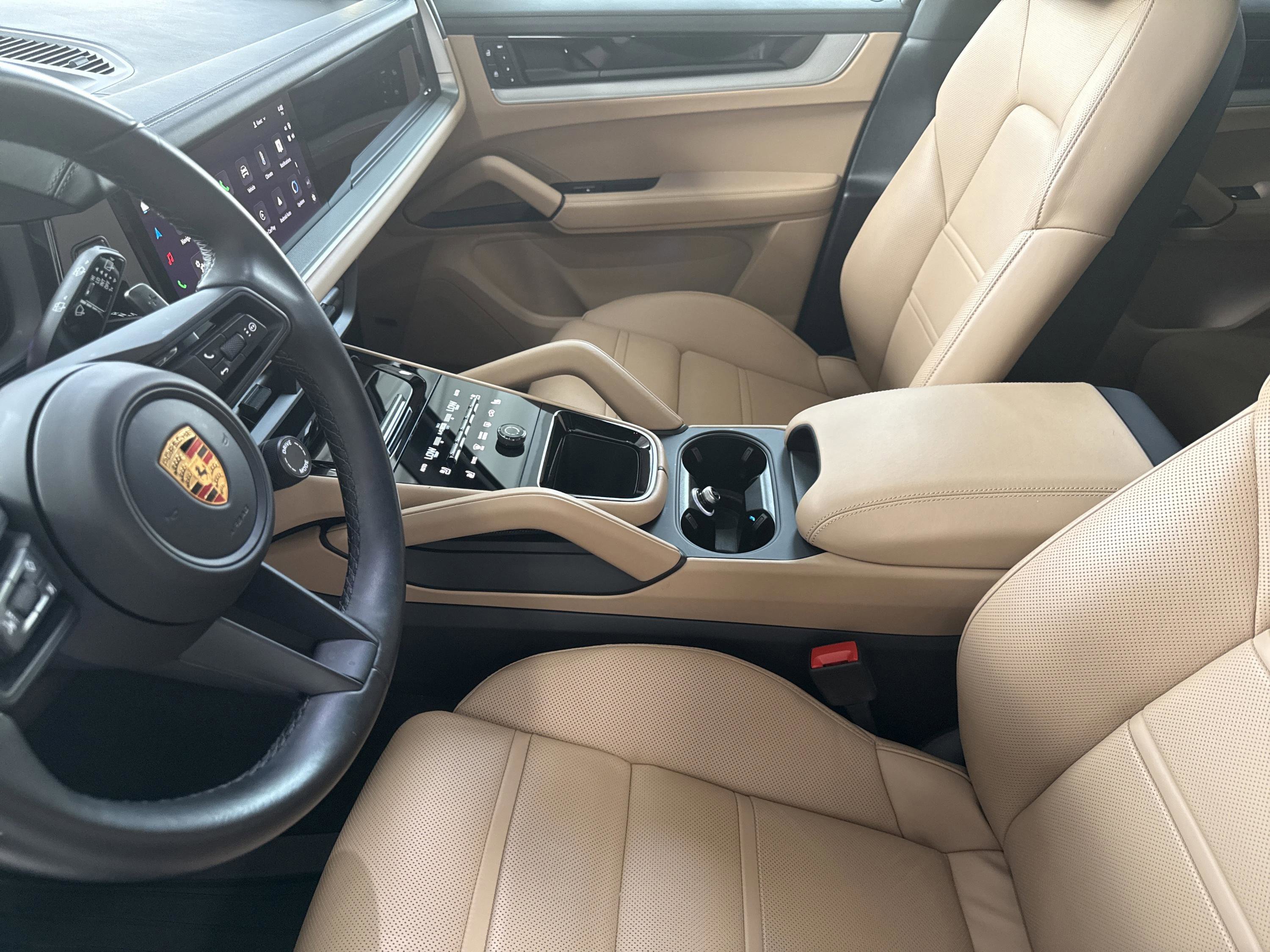Used 2024 Porsche Cayenne image 29