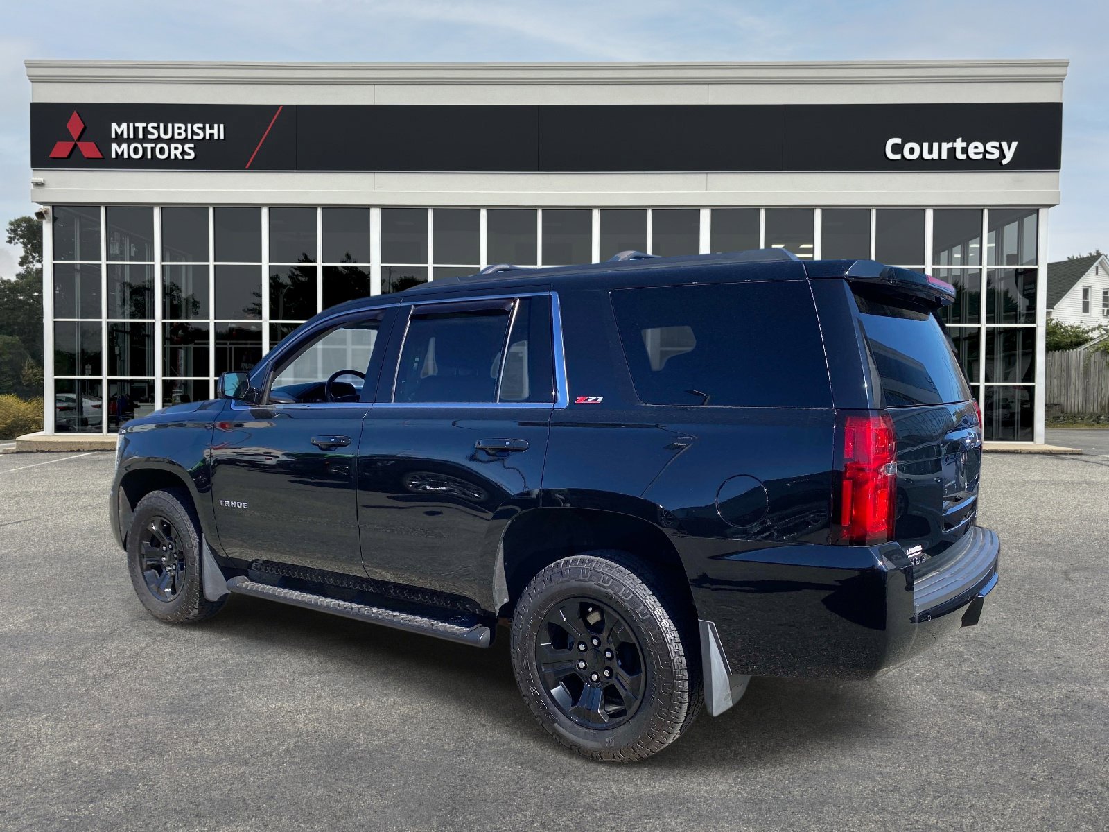 Used 2018 Chevrolet Tahoe LT w/ Luxury Package image 3