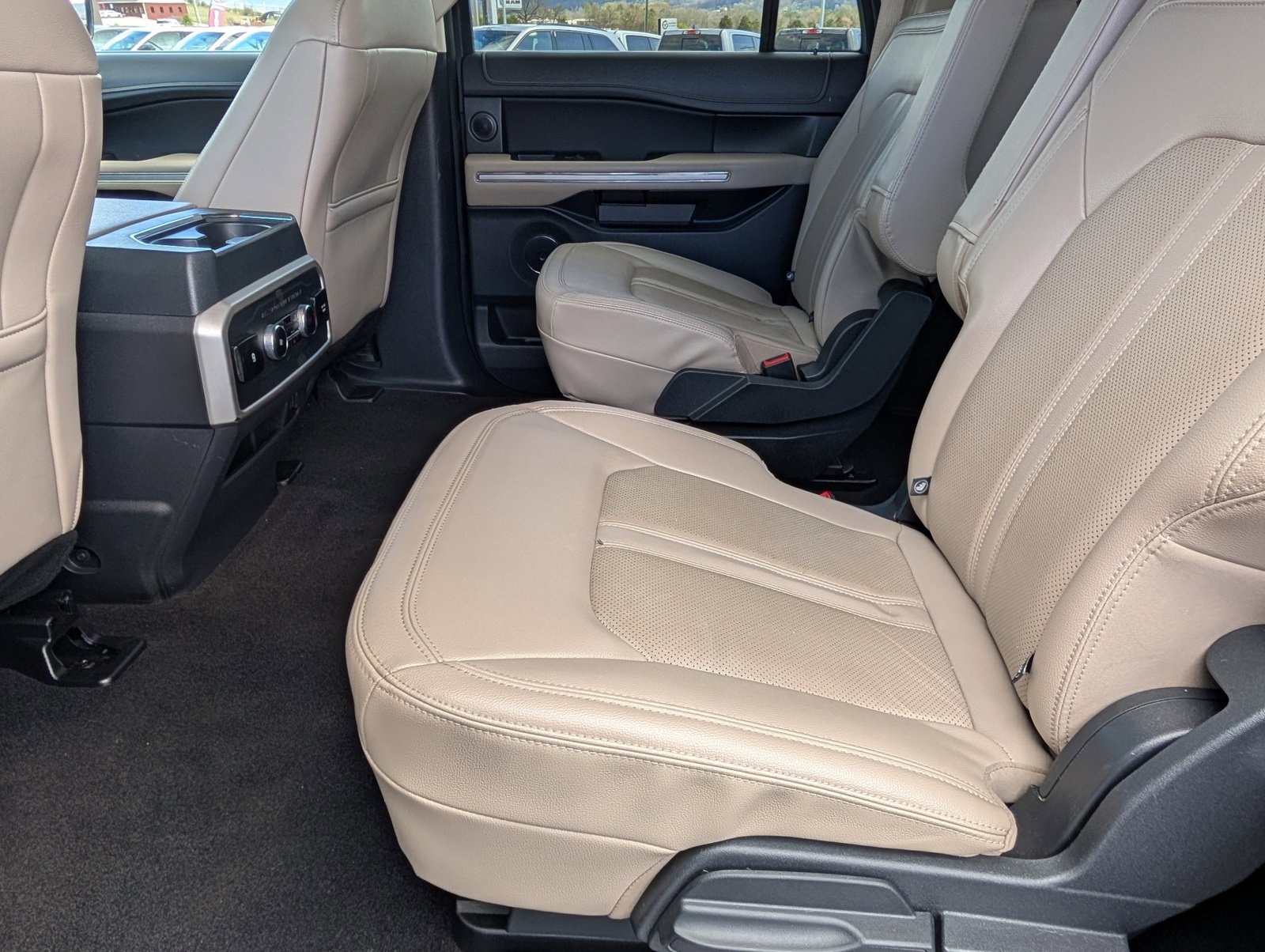 Used 2023 Ford Expedition Max Limited image 13