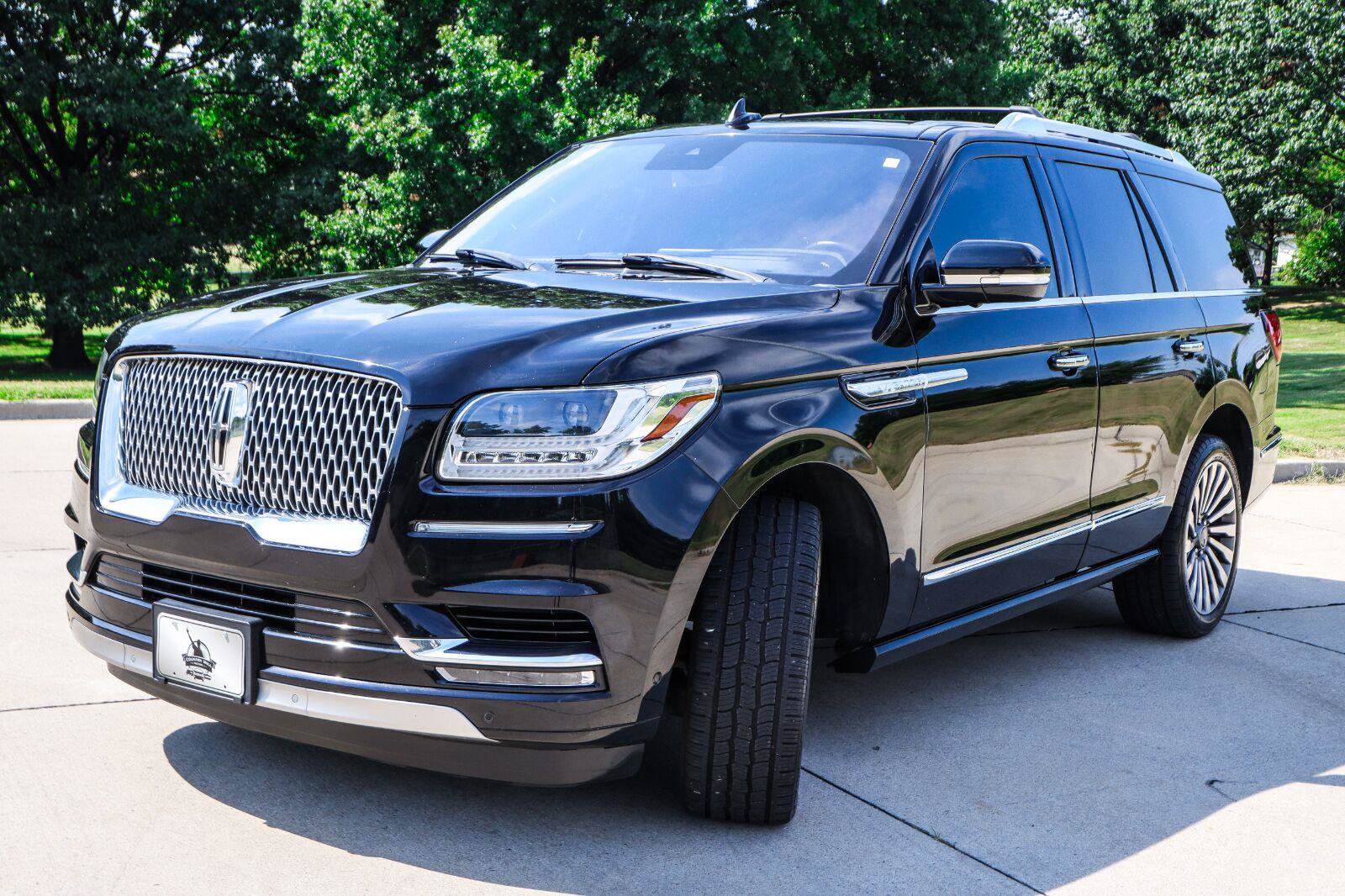 Used 2019 Lincoln Navigator Reserve w/ Cargo Package AWD/4WD image 3