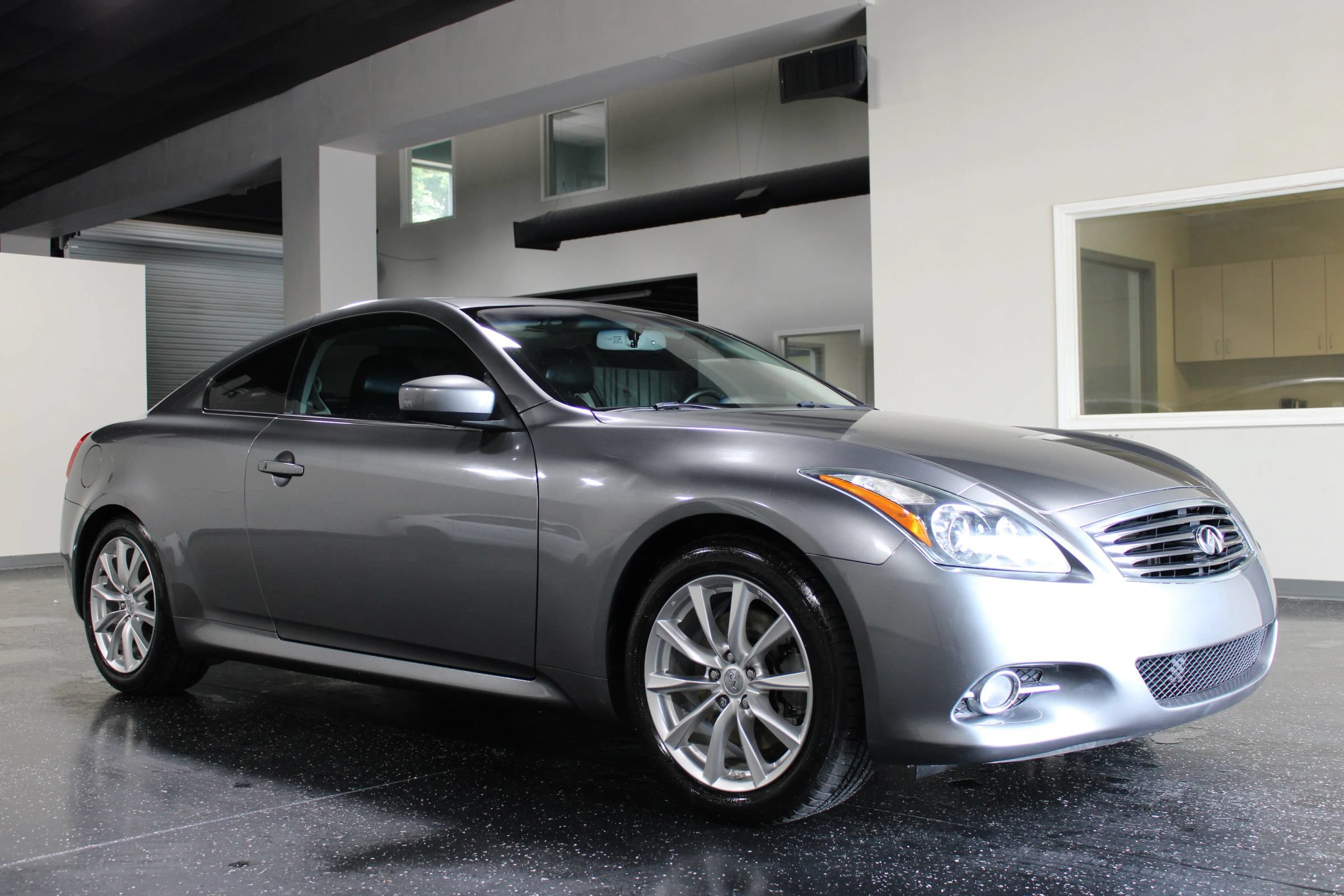 Used 2011 INFINITI G37 Journey w/ Premium Pkg RWD image 1