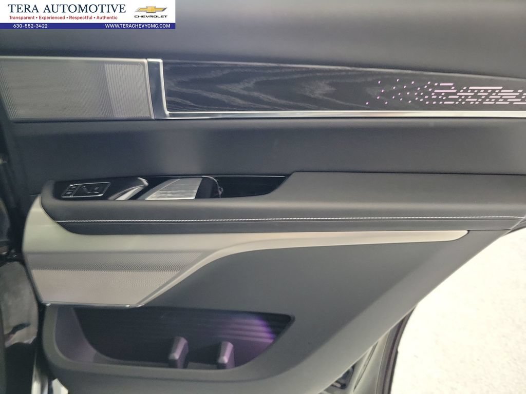 Certified 2026 Cadillac Vistiq Platinum w/ LPO, Floor Liner Package AWD/4WD image 24