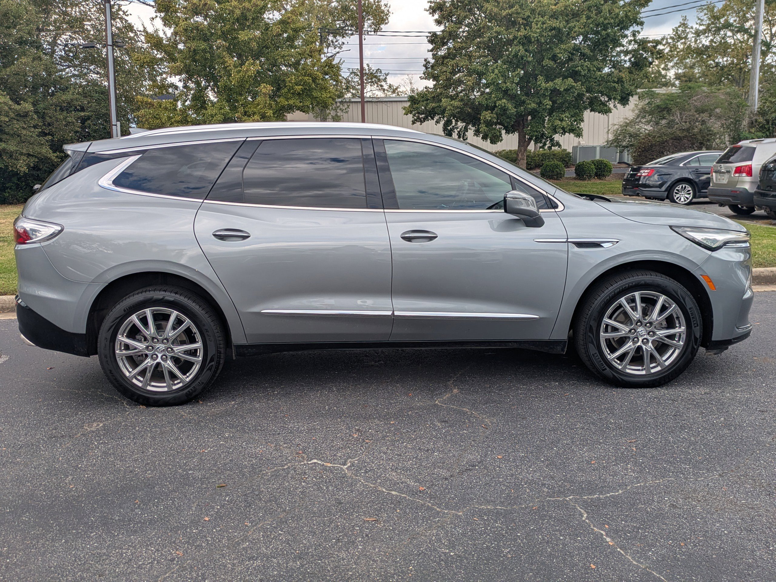 Used 2023 Buick Enclave Essence w/ Experience Buick Package image 3