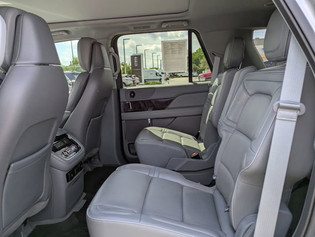 Used 2019 Lincoln Navigator Reserve AWD/4WD image 14