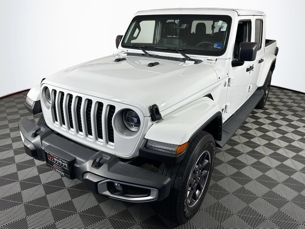 Used 2023 Jeep Gladiator Overland w/ LED Lighting Group AWD/4WD image 3