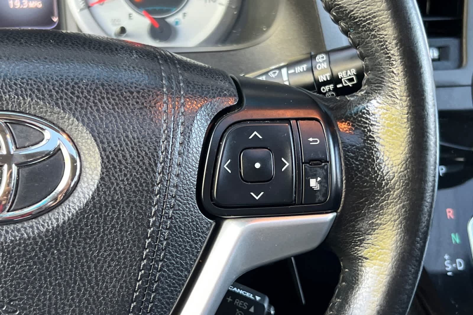 Used 2015 Toyota Sienna SE w/ SE Preferred Package FWD image 29