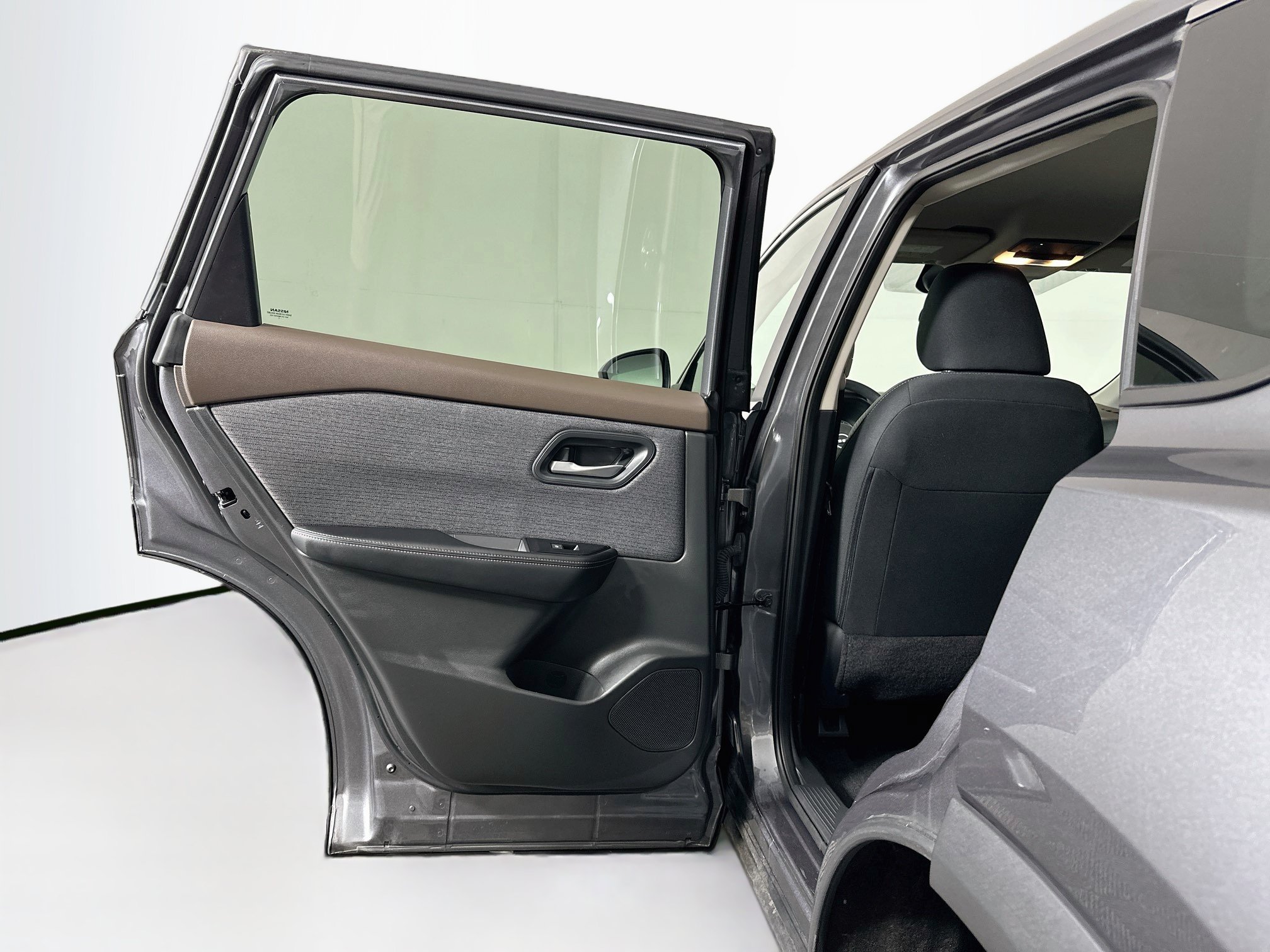 Used 2023 Nissan Rogue SV FWD image 25