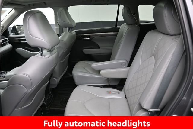 Used 2023 Toyota Highlander Platinum AWD/4WD image 17