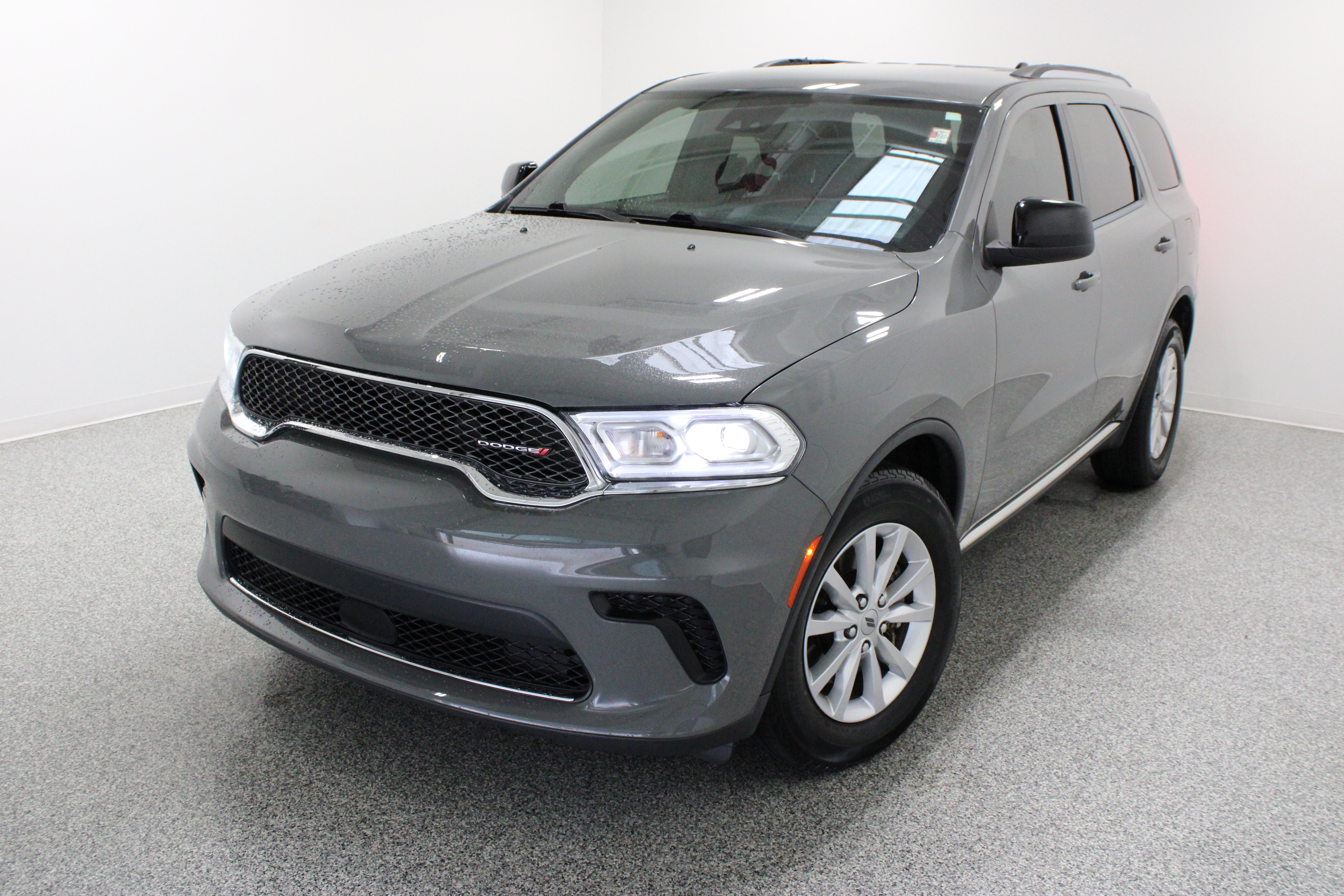 Used 2023 Dodge Durango SXT Launch Edition RWD image 2