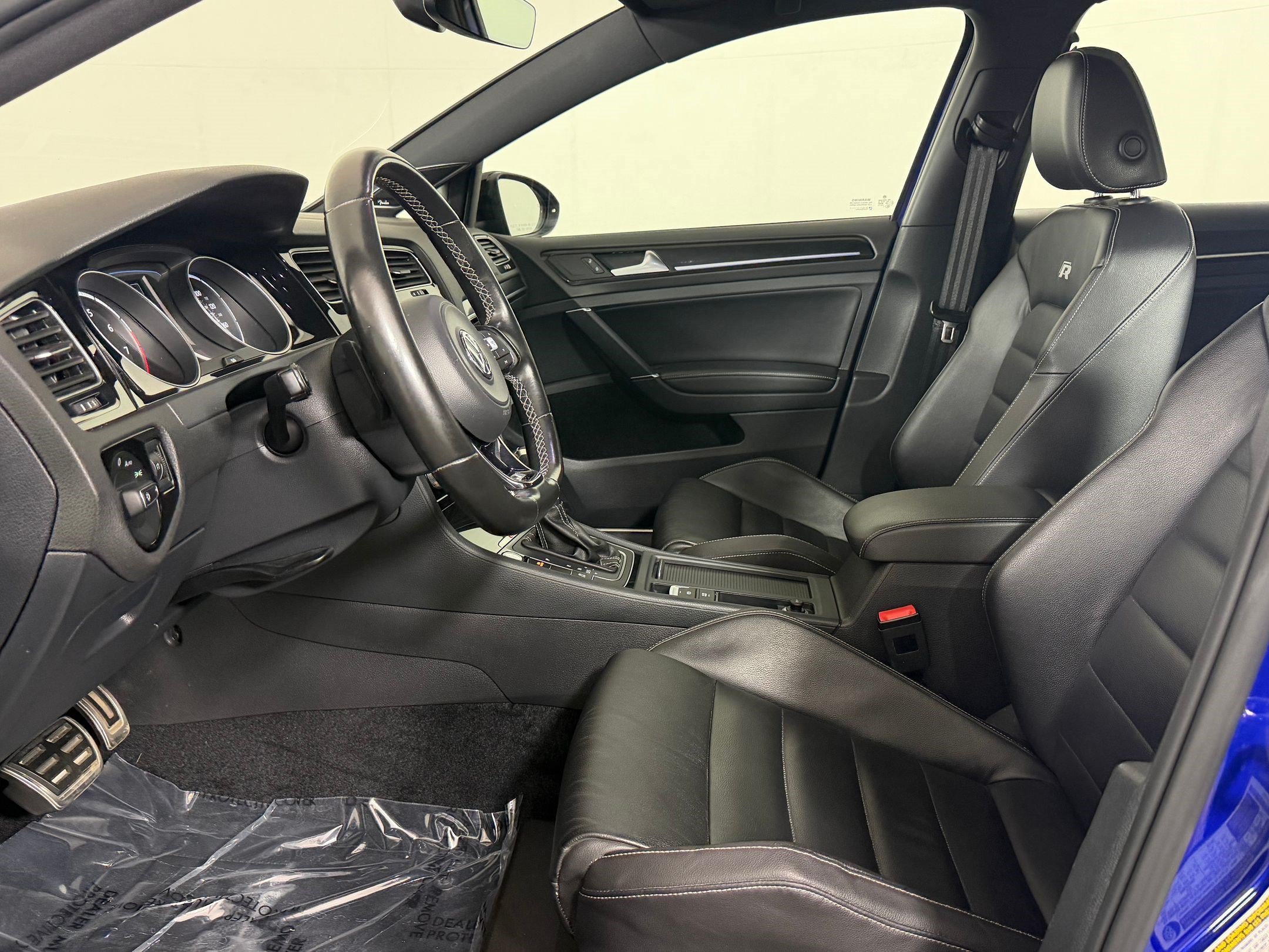 Used 2017 Volkswagen Golf R 4-Door AWD/4WD image 5