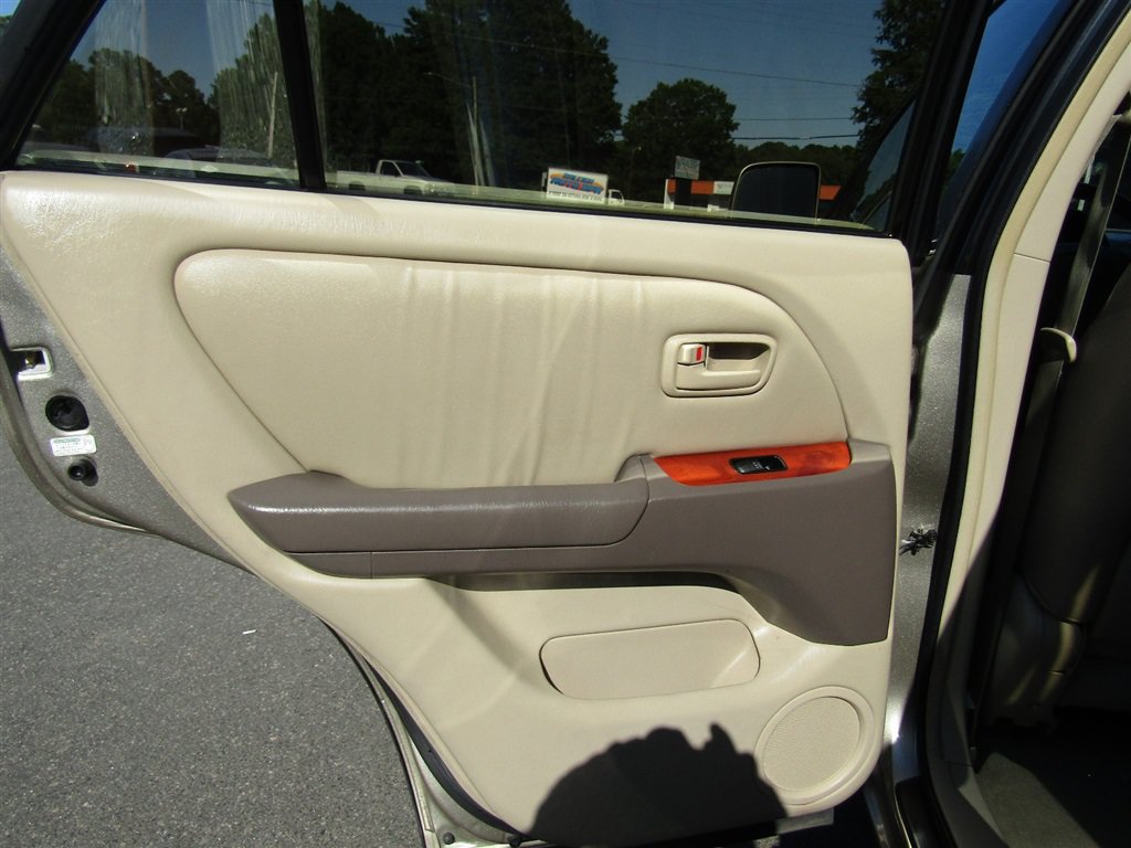 Used 2000 Lexus RX 300 4WD w/ Limited Pkg image 19