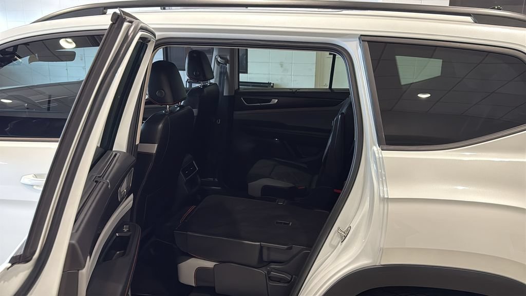 Used 2024 Volkswagen Atlas Peak Edition SEL AWD/4WD image 20