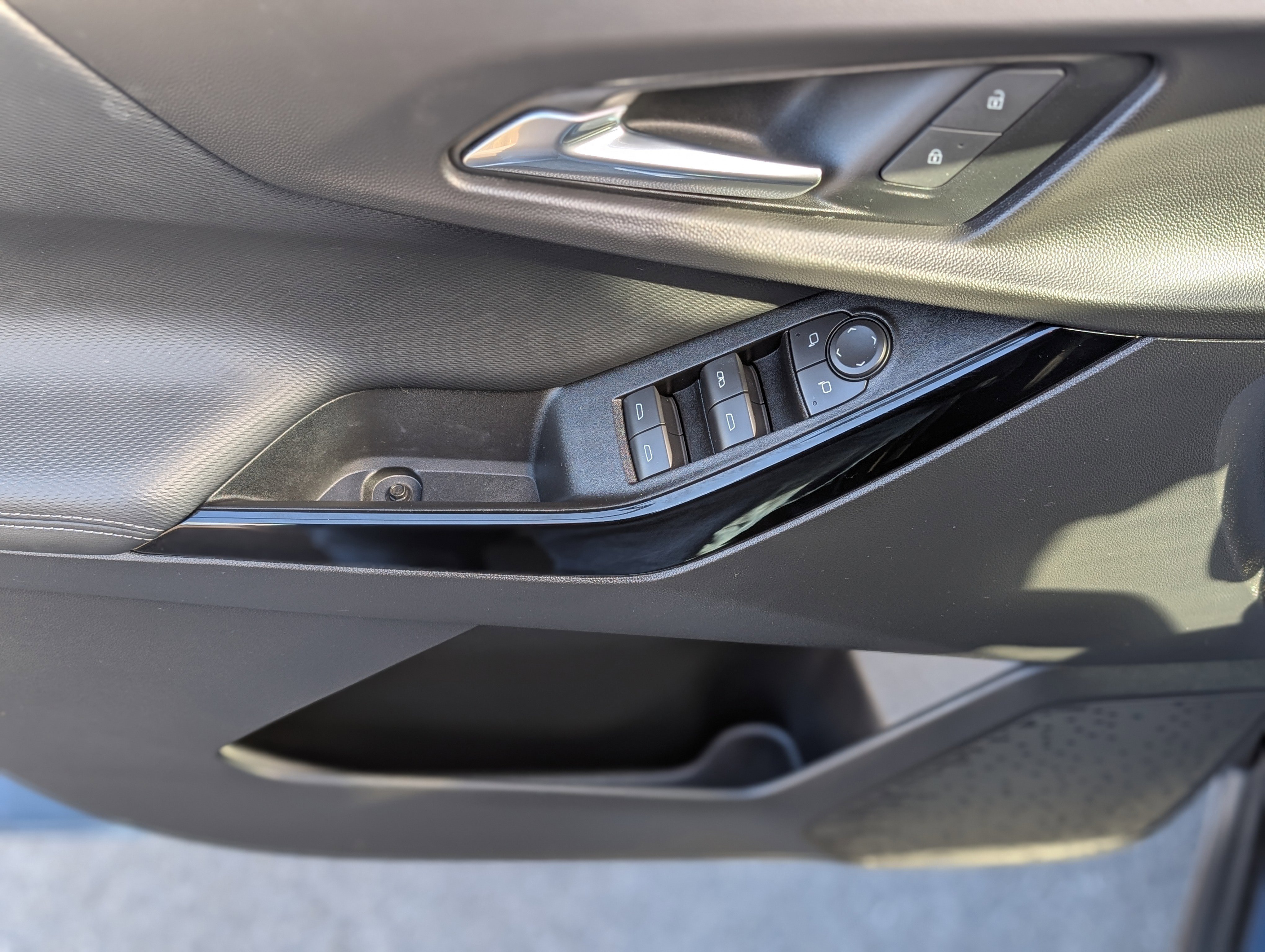 Used 2025 Chevrolet Equinox LT w/ Safety and Technology Package image 30