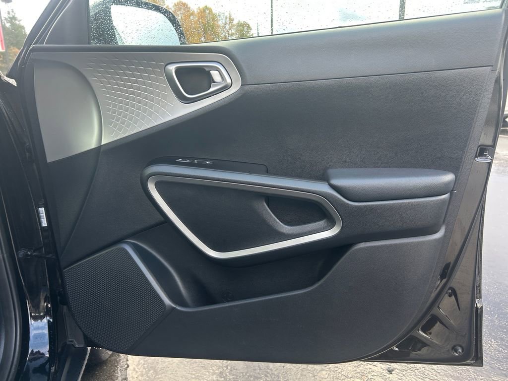 Used 2021 Kia Soul LX image 25
