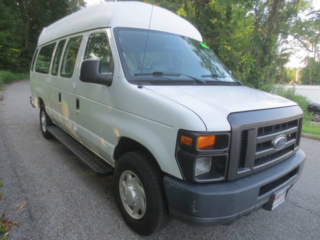 Used 2009 Ford E-250 and Econoline 250 Extended RWD image 2