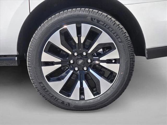 New 2025 Ford Expedition Max Platinum w/ Driver's Package image 9