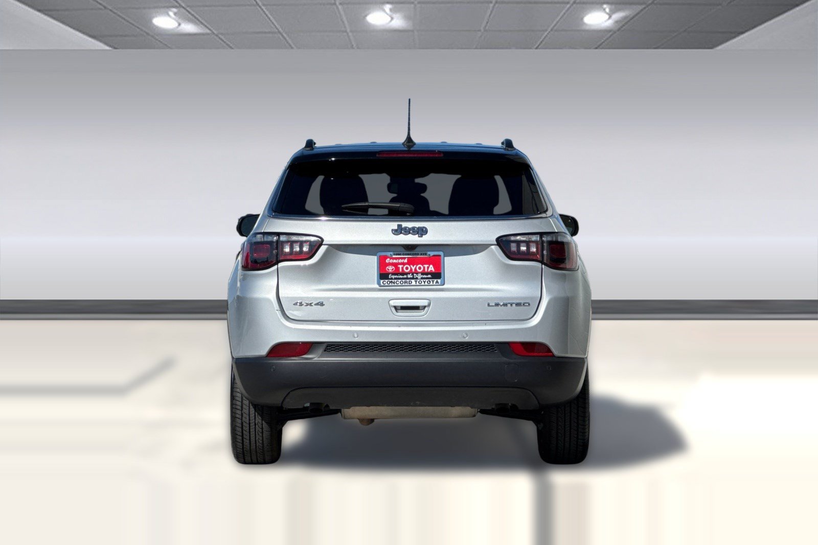 Used 2025 Jeep Compass Limited AWD/4WD image 9