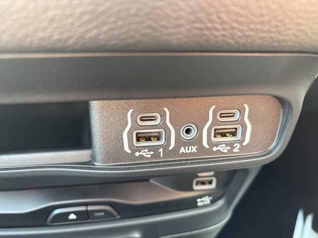 New 2025 Chrysler Pacifica Select w/ Uconnect Theater Family Group image 14