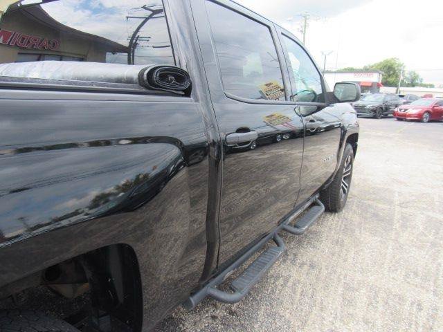 Used 2018 Chevrolet Silverado 1500 Custom w/ Custom Convenience Package AWD/4WD image 16