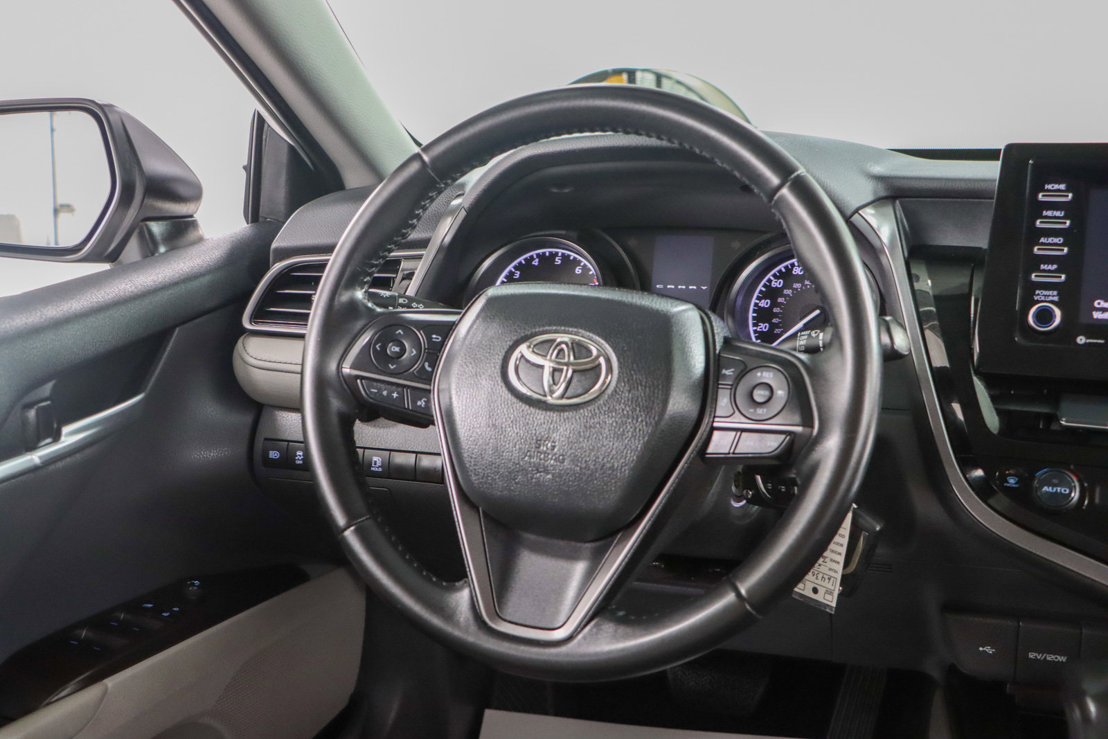 Used 2023 Toyota Camry SE image 12