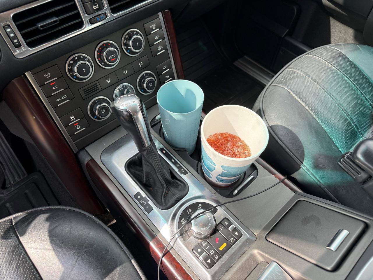 Used 2011 Land Rover Range Rover HSE image 19