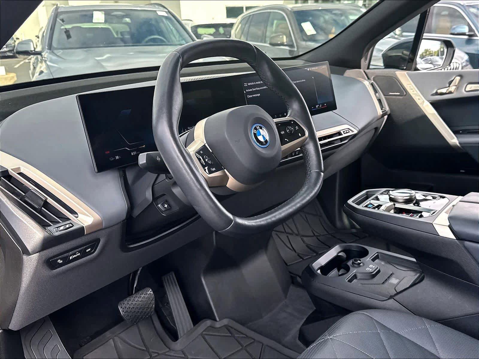 Used 2024 BMW iX xDrive50 w/ Sport Package AWD/4WD image 18