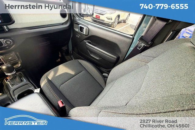 Used 2025 Jeep Gladiator Nighthawk image 11