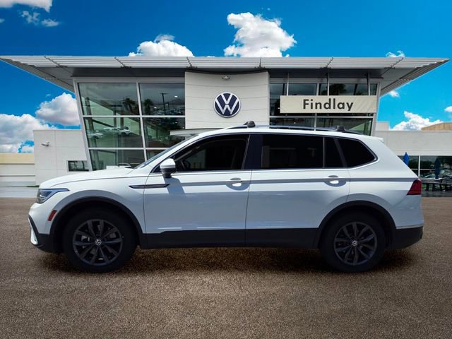 Certified 2022 Volkswagen Tiguan SE w/ Panoramic Sunroof Package FWD image 3