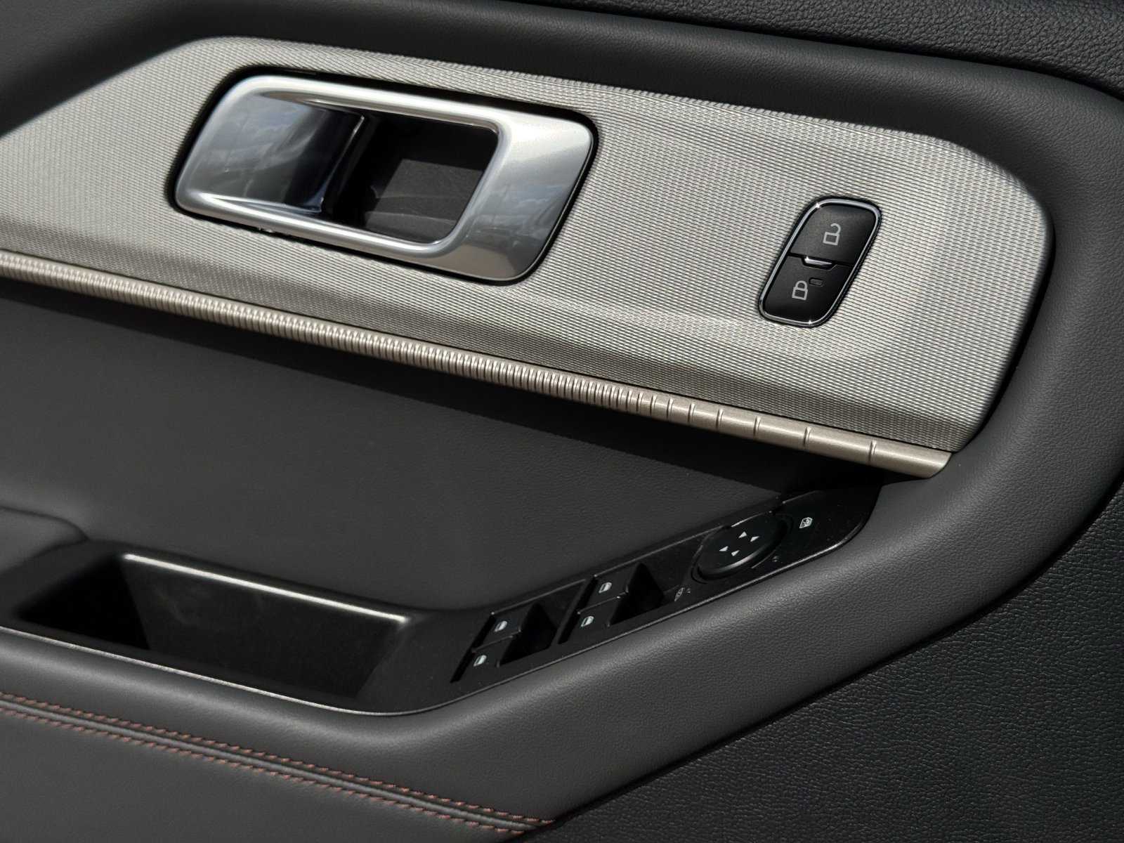 New 2027 Ford Explorer Active RWD image 20