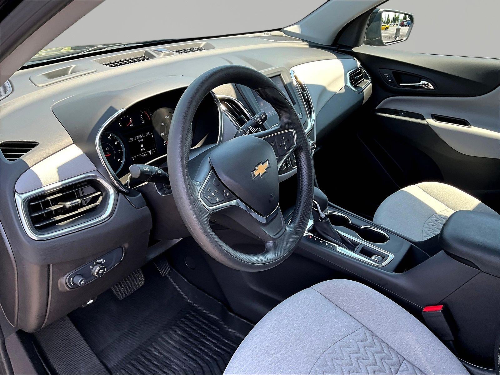Used 2024 Chevrolet Equinox LS w/ Midnight Edition FWD image 17