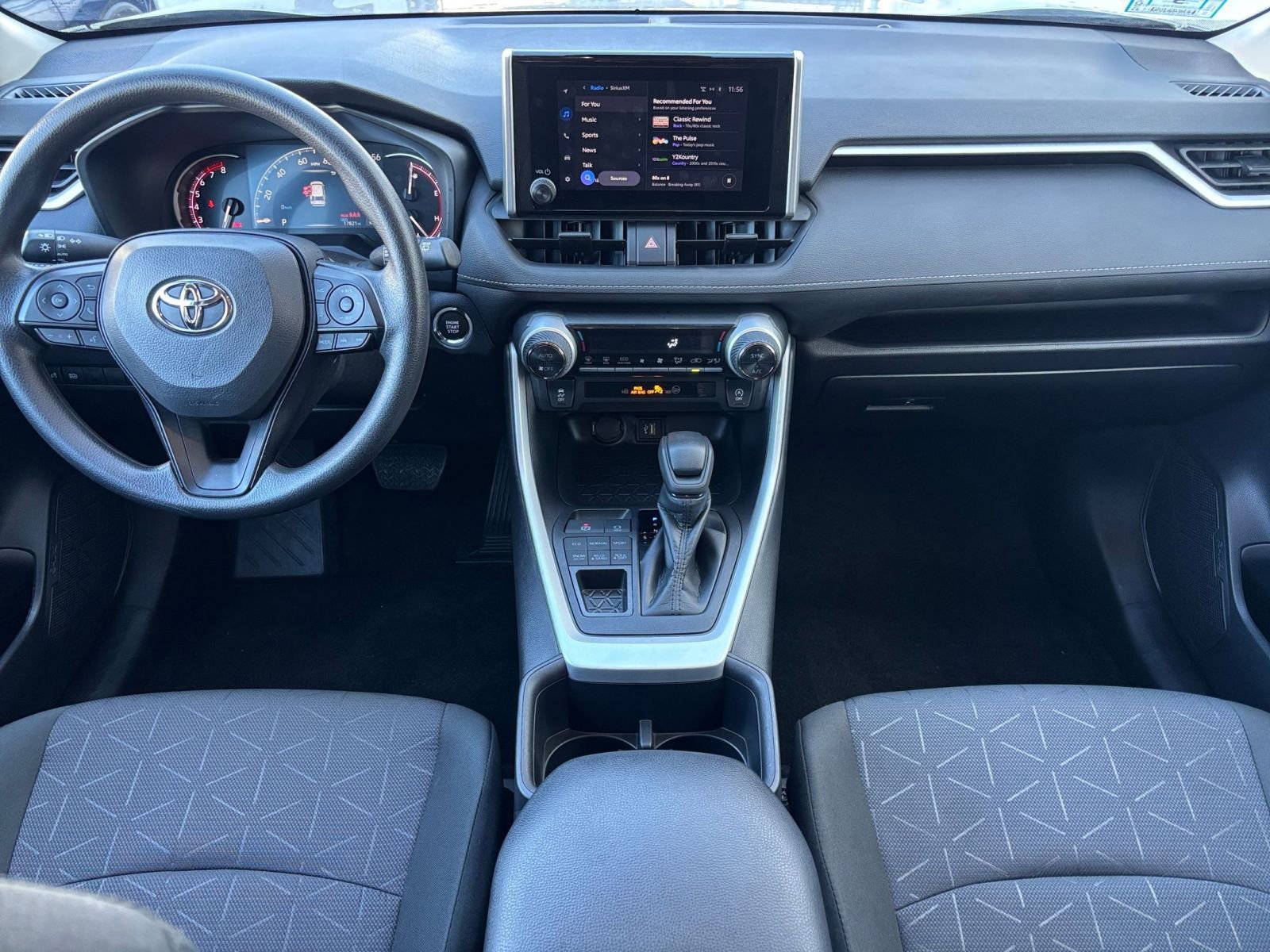 Used 2025 Toyota RAV4 XLE image 31