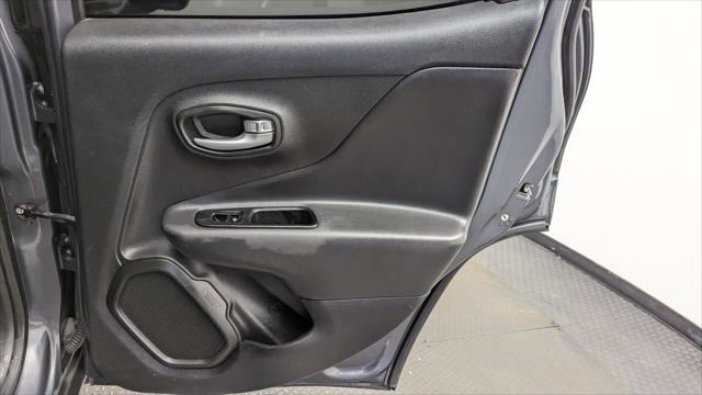 Used 2023 Jeep Renegade Latitude AWD/4WD image 21