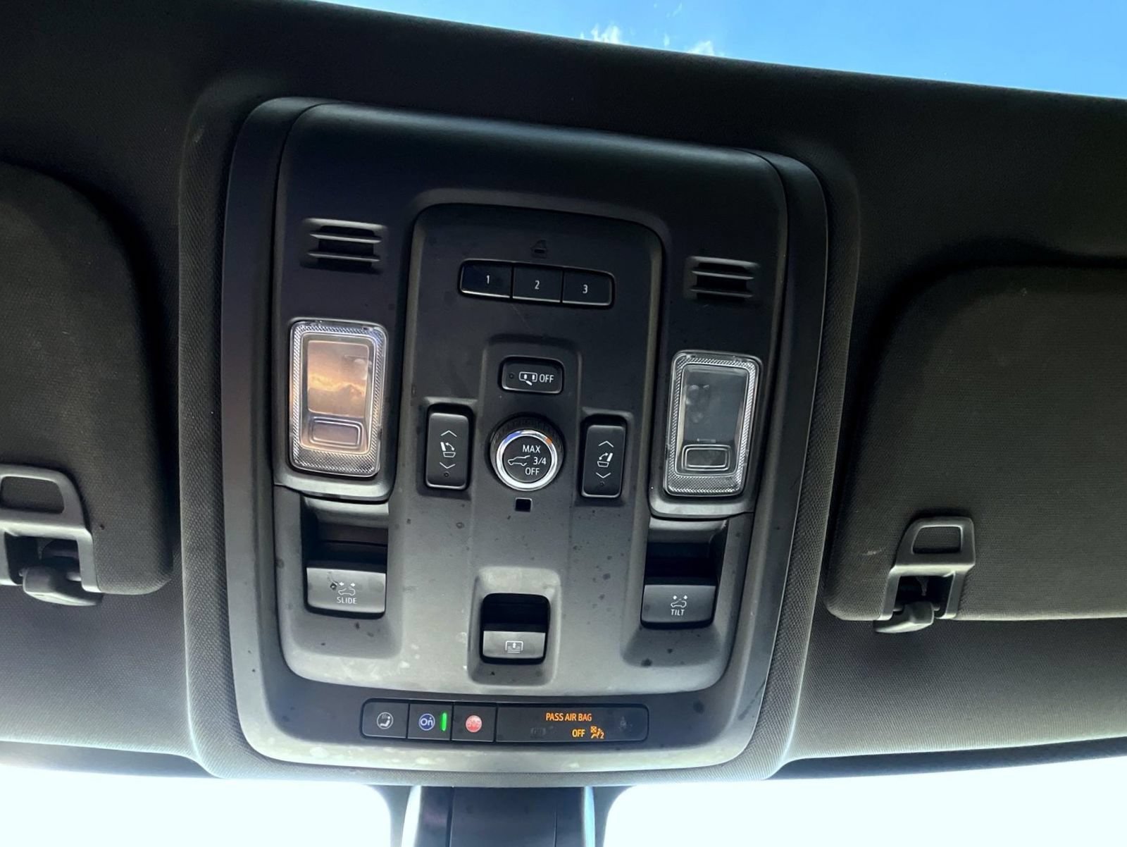 Used 2021 Chevrolet Tahoe Premier w/ Premium Package AWD/4WD image 18