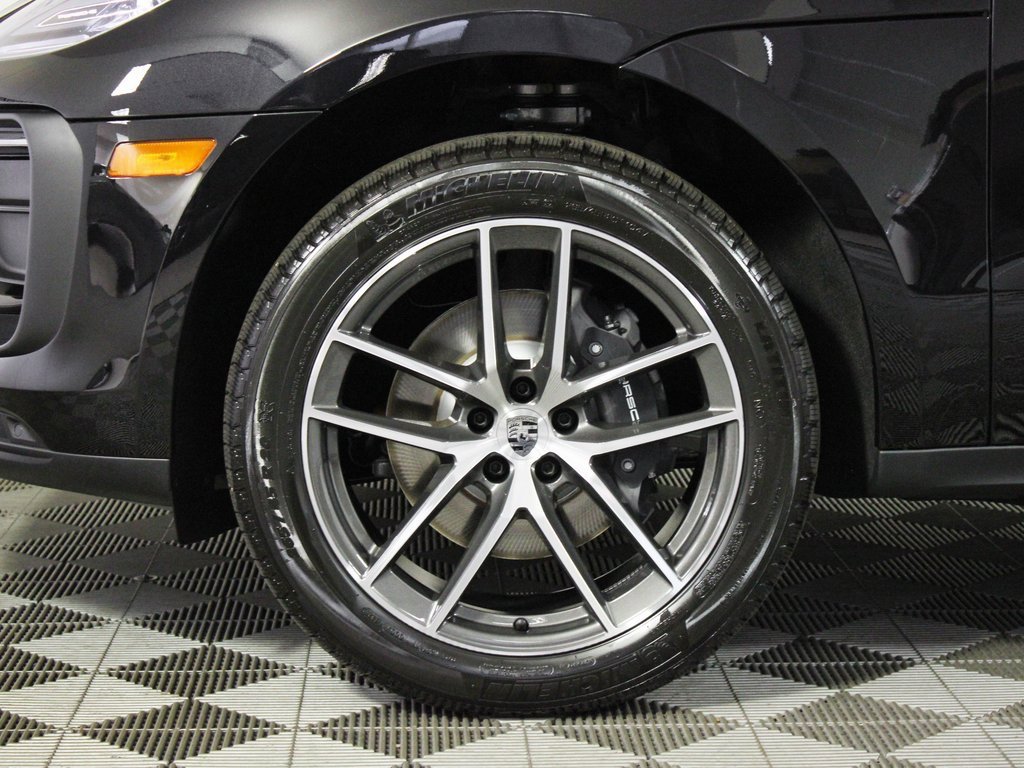 Used 2026 Porsche Macan image 40