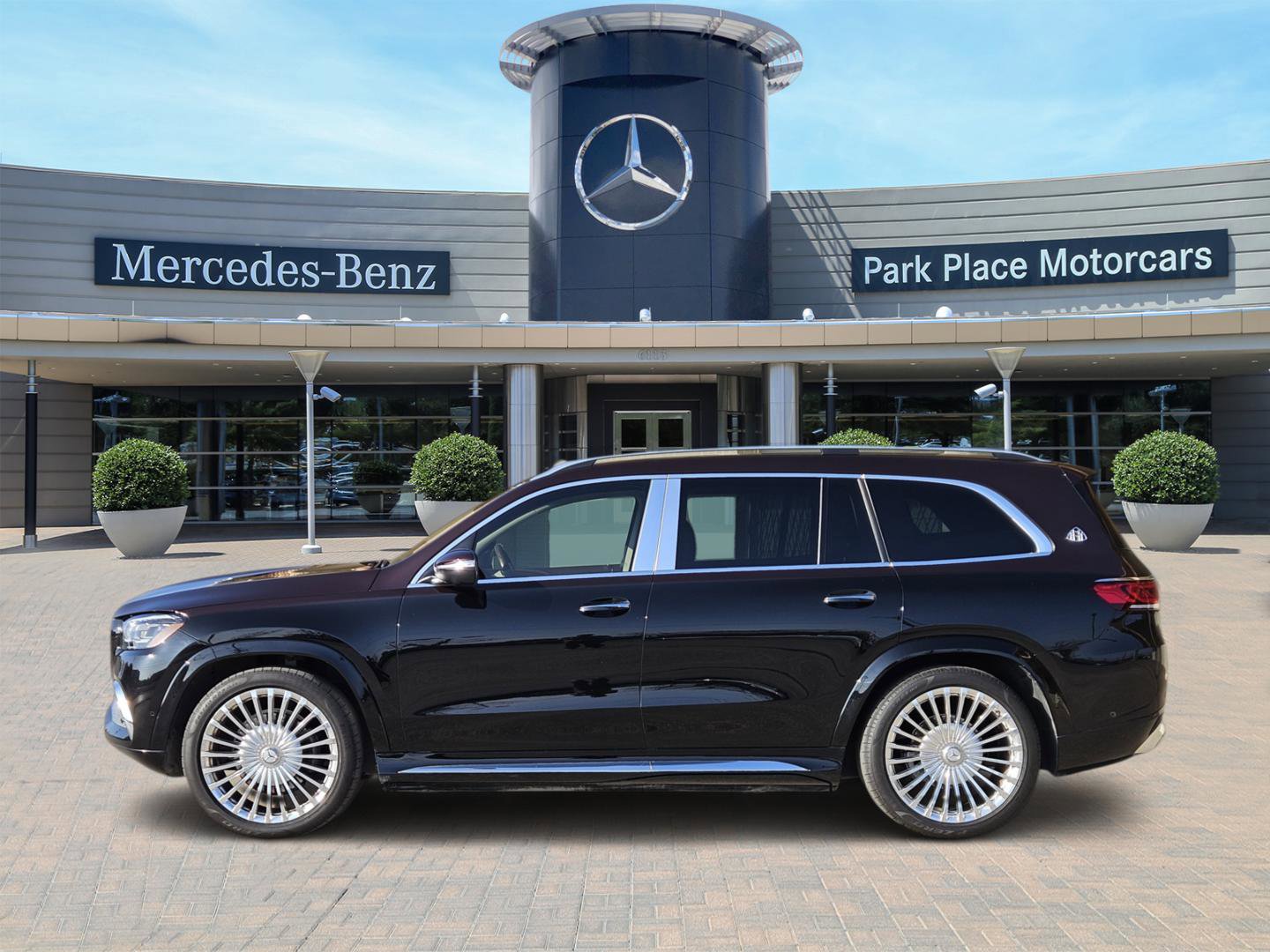 Used 2023 Mercedes-Benz Maybach GLS 600 Maybach GLS 600 image 3