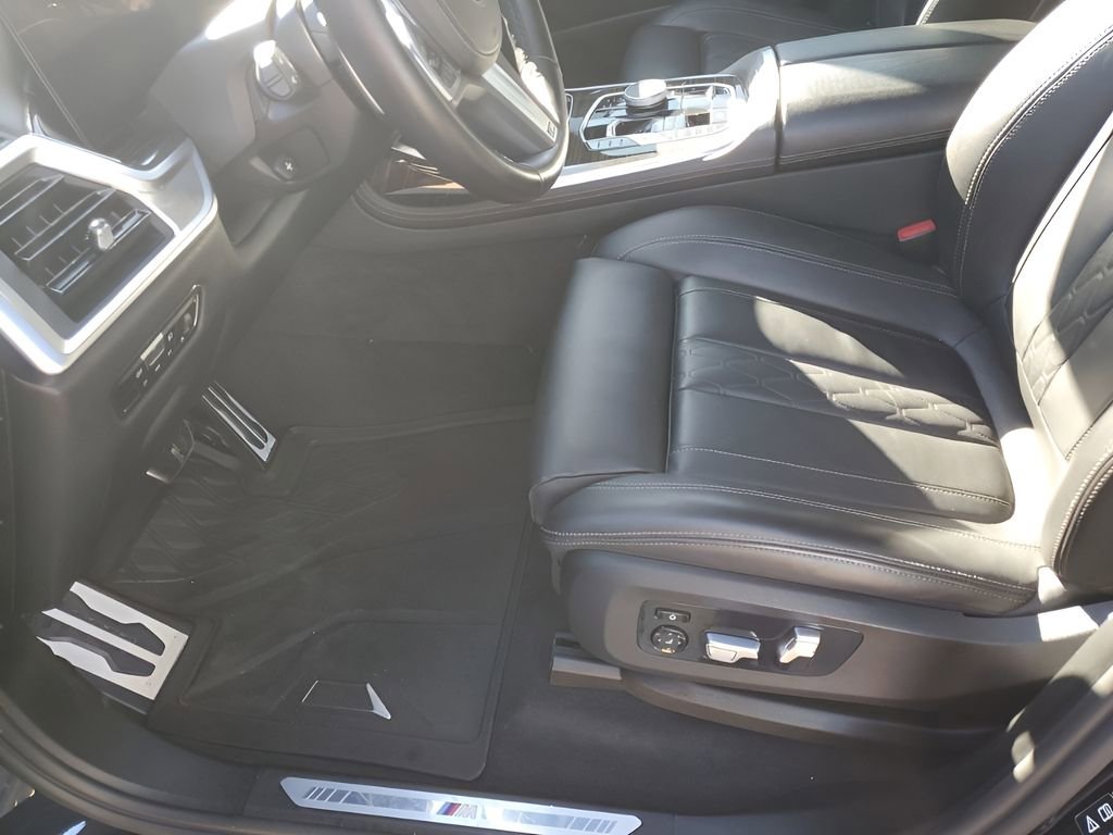 Used 2023 BMW X7 xDrive40i w/ M Sport Package image 31