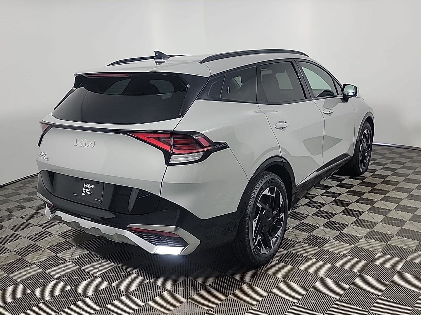 Used 2025 Kia Sportage SX image 4