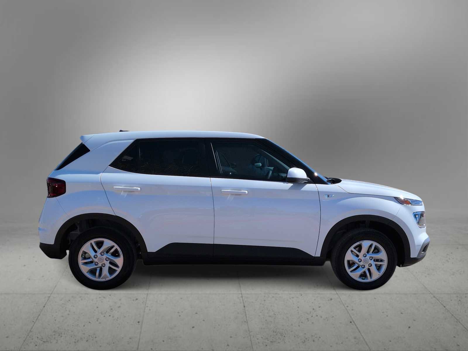 Certified 2026 Hyundai Venue SE image 9