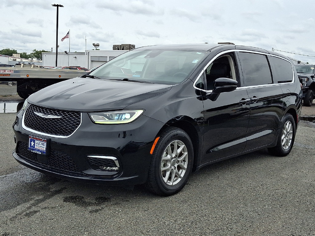 Used 2024 Chrysler Pacifica Touring-L FWD image 6