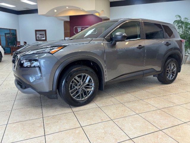 Used 2023 Nissan Rogue S FWD image 3