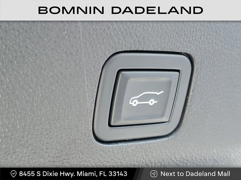 Used 2021 Chevrolet Tahoe High Country w/ Premium Package image 9