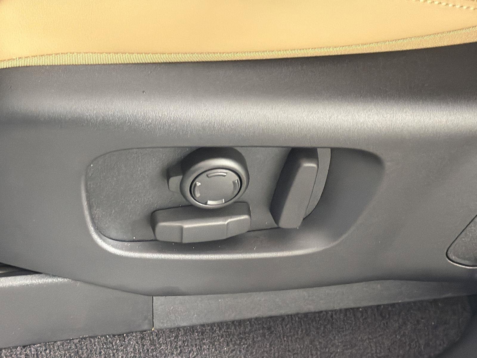 New 2026 Land Rover Discovery Dynamic SE image 24