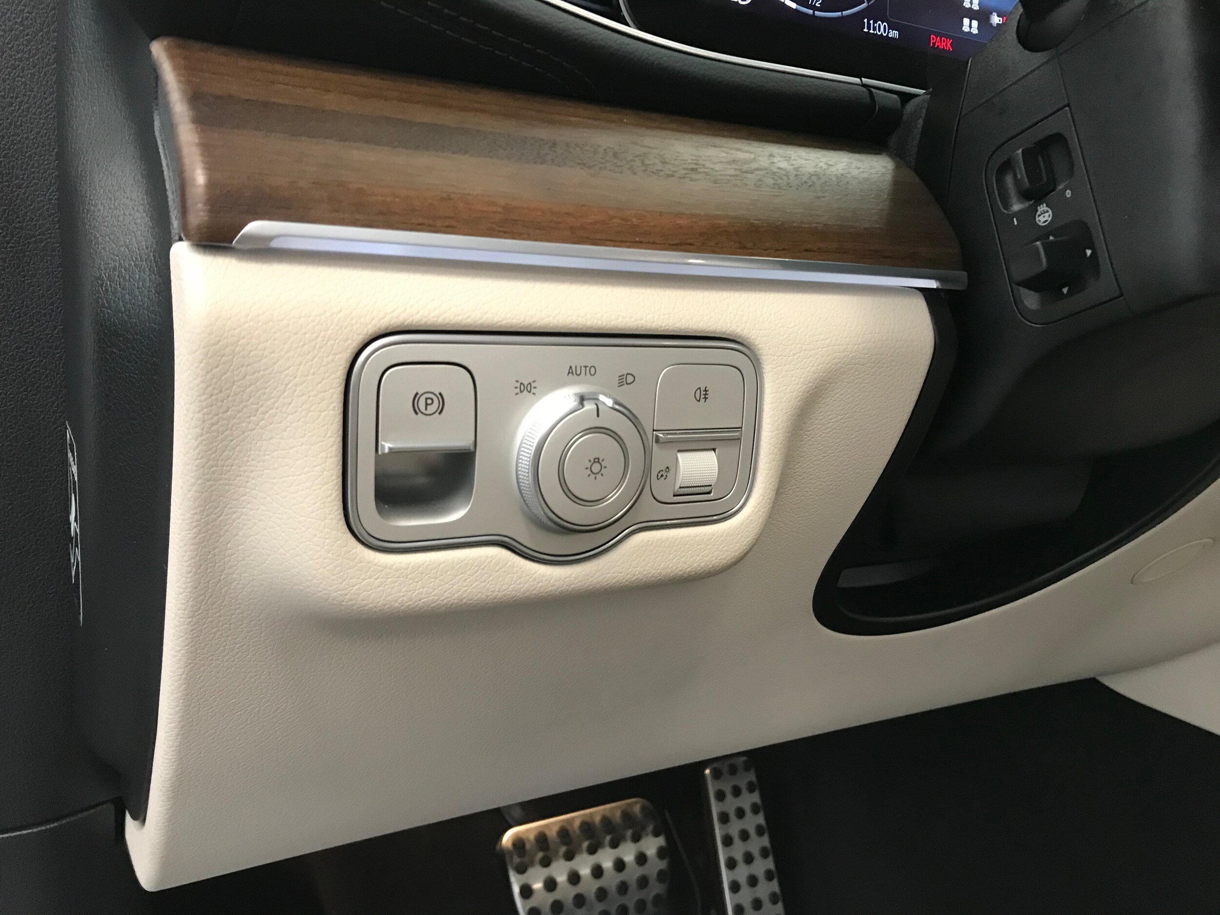 Used 2025 Mercedes-Benz GLS 450 4MATIC image 17