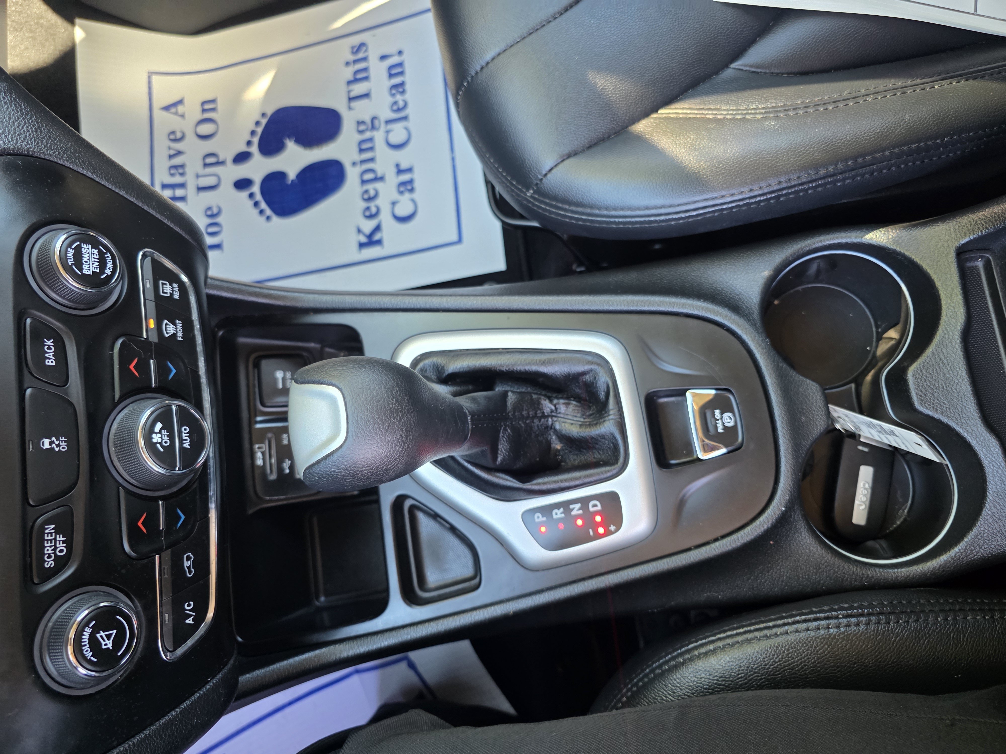 Used 2017 Jeep Cherokee Latitude w/ Comfort/Convenience Group FWD image 14
