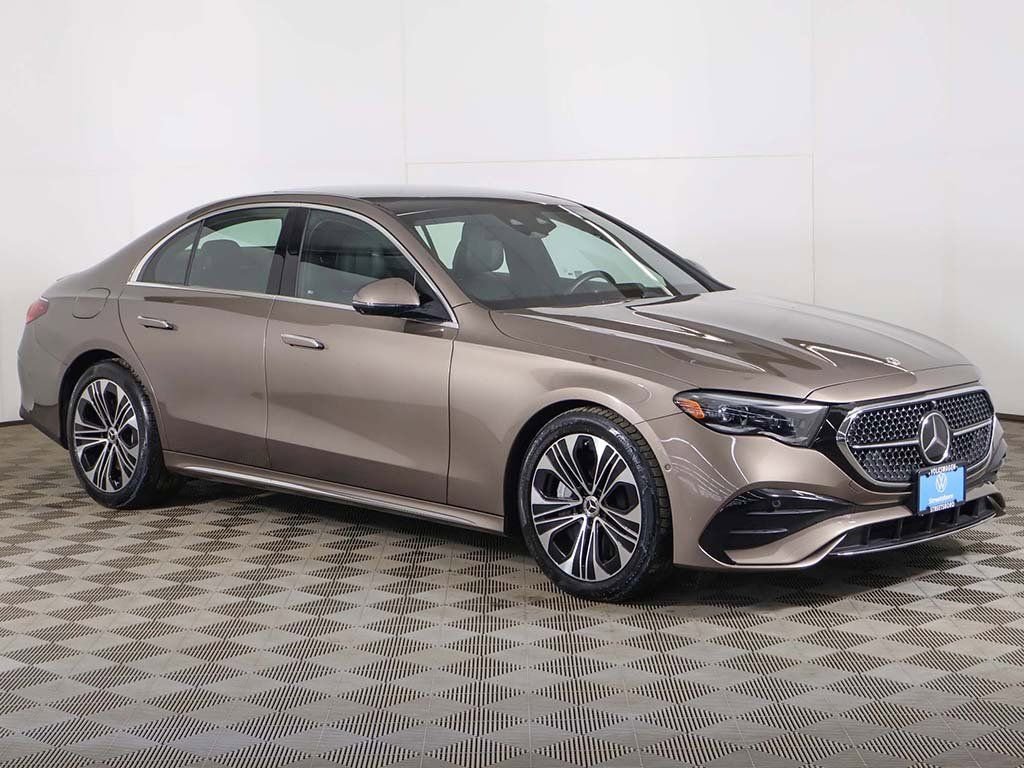 Used 2025 Mercedes-Benz E 450 4MATIC Sedan w/ Multicontour Seating Package image 2
