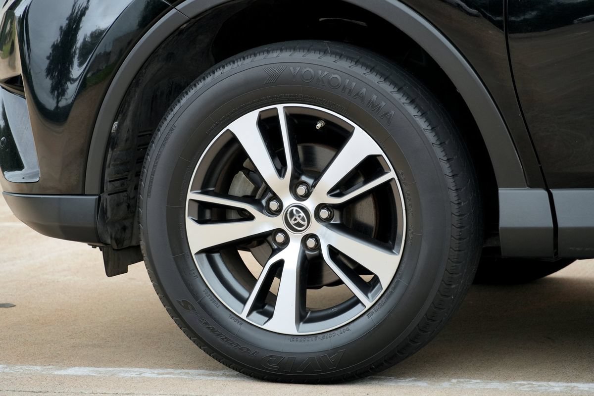 Used 2016 Toyota RAV4 XLE w/ Convenience Package FWD image 26