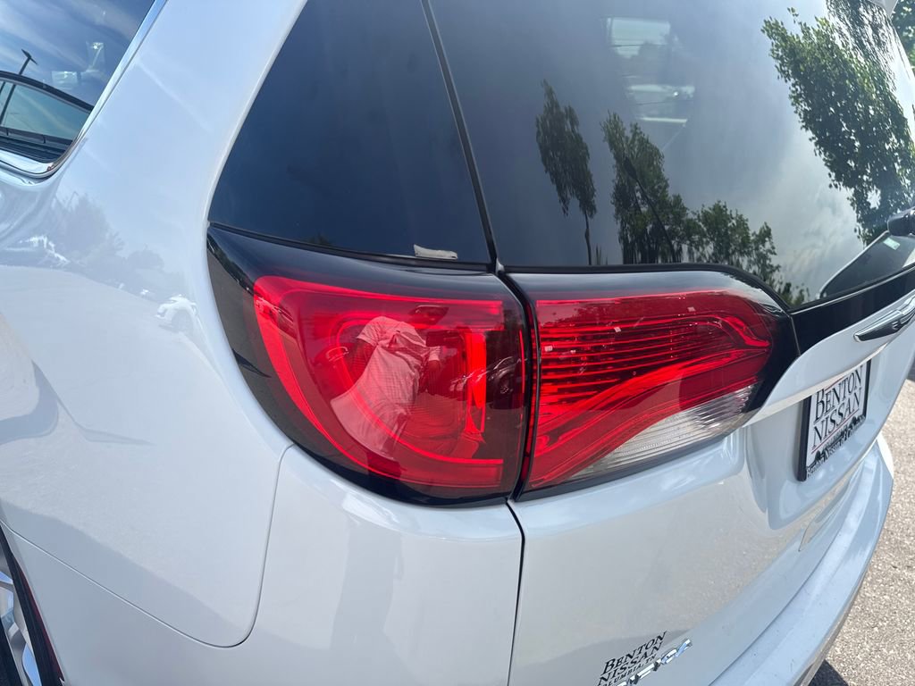 Used 2018 Chrysler Pacifica Touring Plus w/ Tire & Wheel Group FWD image 40