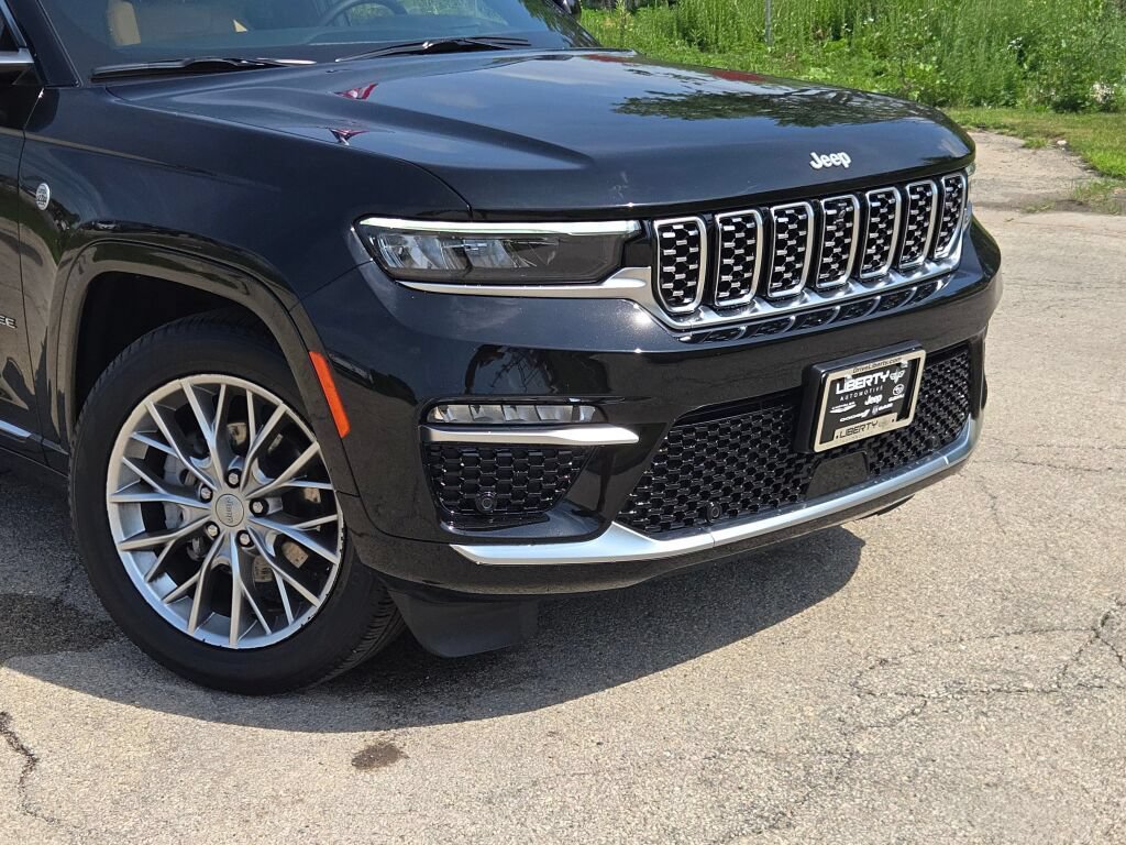 Certified 2025 Jeep Grand Cherokee Summit w/ Adv Protech Group IV AWD/4WD image 5